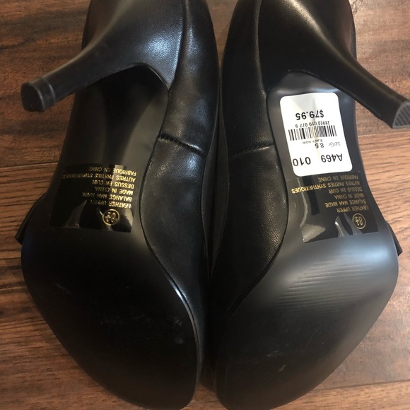 🌟NWT Brand New!!!! Black high heels from Lê Chateau - Picture 3 of 3